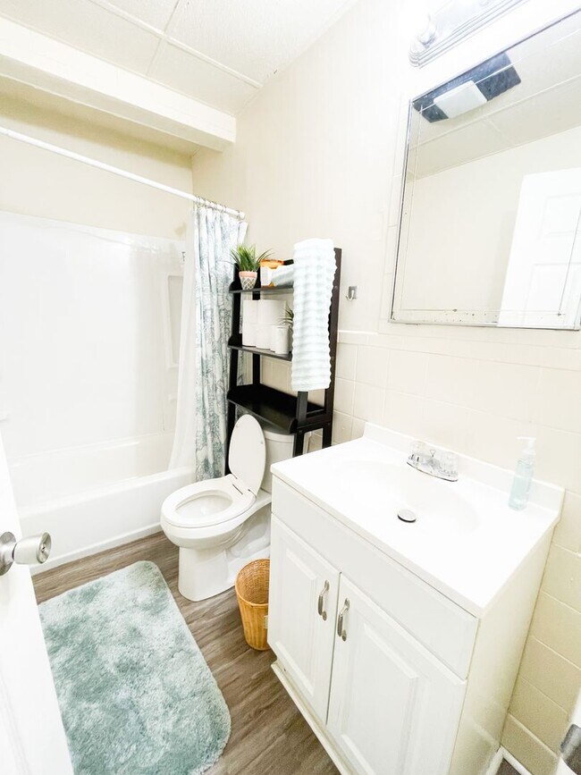 Building Photo - AVAILABLE AUGUST 2026 - Beautiful 4+ bedroom, 1 bath home in Mt Washington!