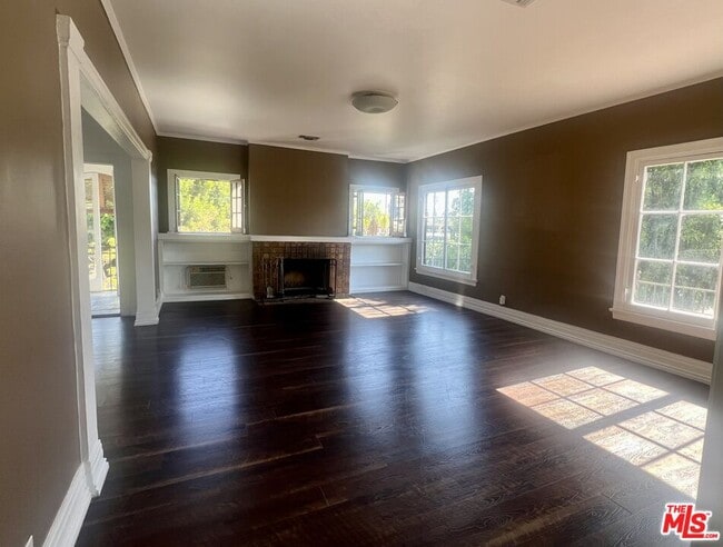 Building Photo - 456 S Wilton Pl