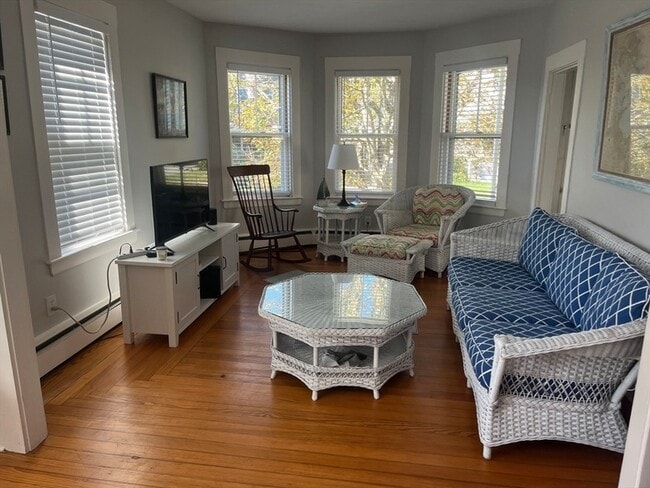 Building Photo - 31 Bridge St