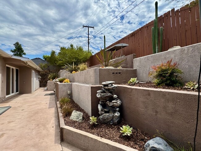 Building Photo - 8829 Greenview Pl