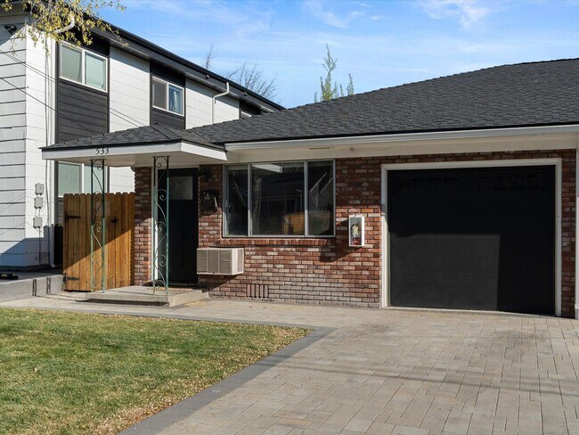 Building Photo - Single Level, Brick duplex
