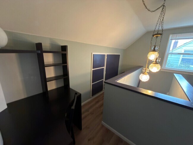 Building Photo - Modern Comfort Meets Classic Charm in South Tabor~ Fenced Backyard~ Garage~ Pets Welcome~ 94 Bike...