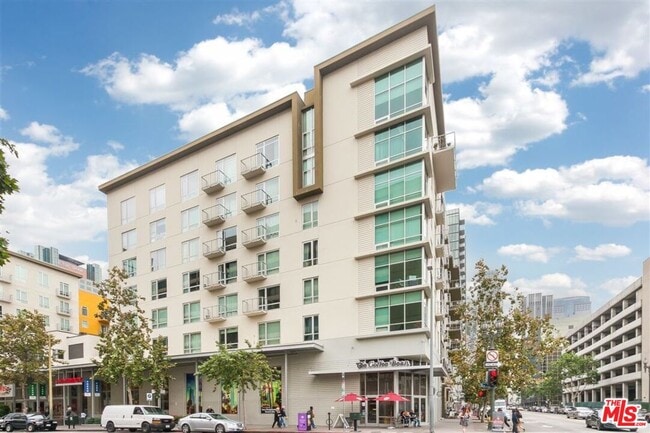 Building Photo - 645 W 9th St