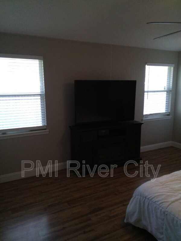 Building Photo - 2320 Locustwood Ct
