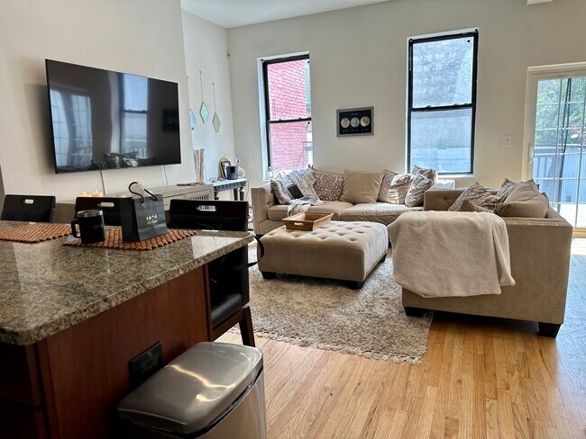 Building Photo - 139 Garden St