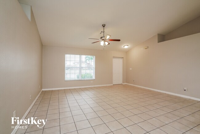 Building Photo - 2613 Van Buren Pkwy