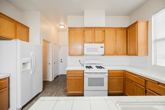 Building Photo - Honey, I’m Home! This Lovely 3 Bedroom, Two-Story Home Is Located In Summerlin.