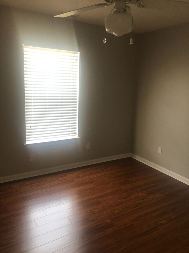 Building Photo - Beautiful Townhome 2Bed/ 1 Bath