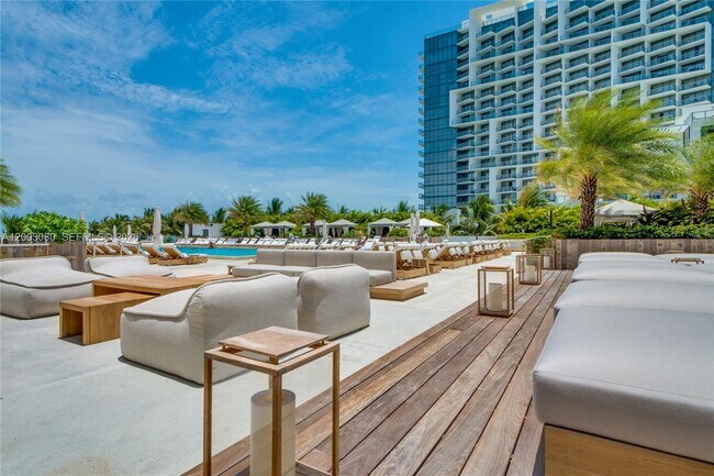 Building Photo - 2301 Collins Ave