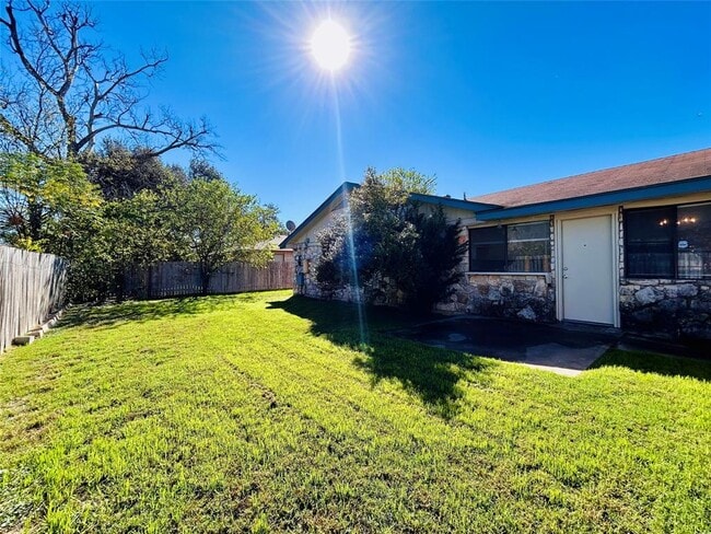 Building Photo - 12005 Charing Cross Rd