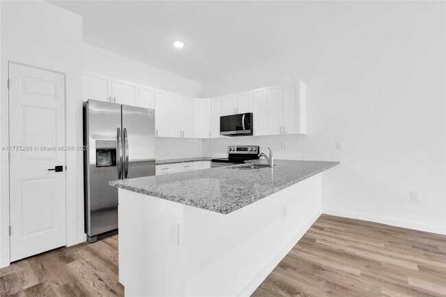 Building Photo - 5210-5230 30th St SW