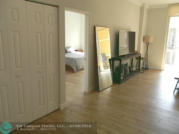 Building Photo - 520 SE 5th Ave