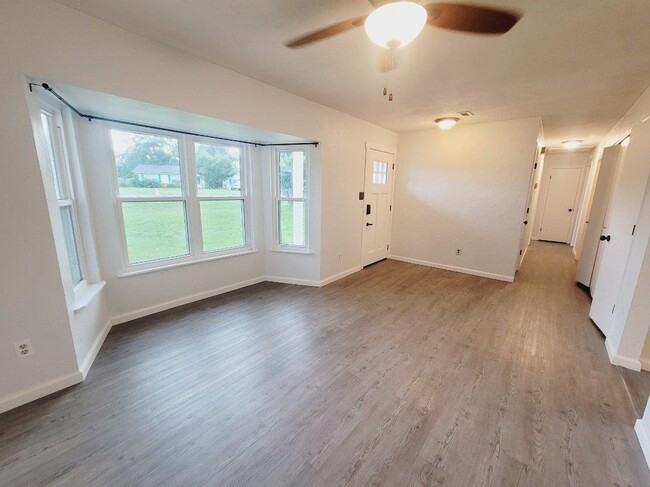 Building Photo - 2136 Little River Ln