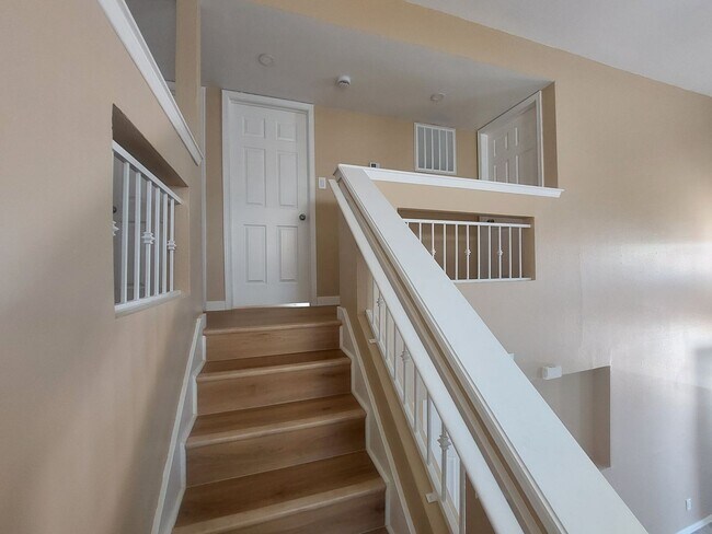 Building Photo - 4 BEDROOM 3 BATHROOM HOME! fully remodeled...