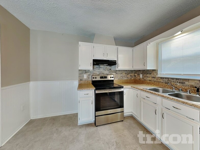 Building Photo - 9708 Kent Village Dr