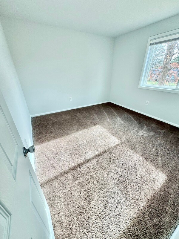 Building Photo - 800 Brook Hill Rd