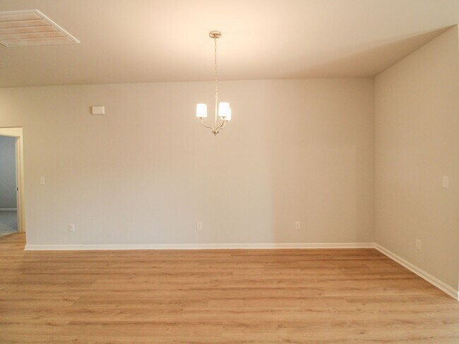 Building Photo - Lovely townhome between Athens and Madison!