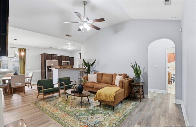 Building Photo - 601 Collinwood Dr