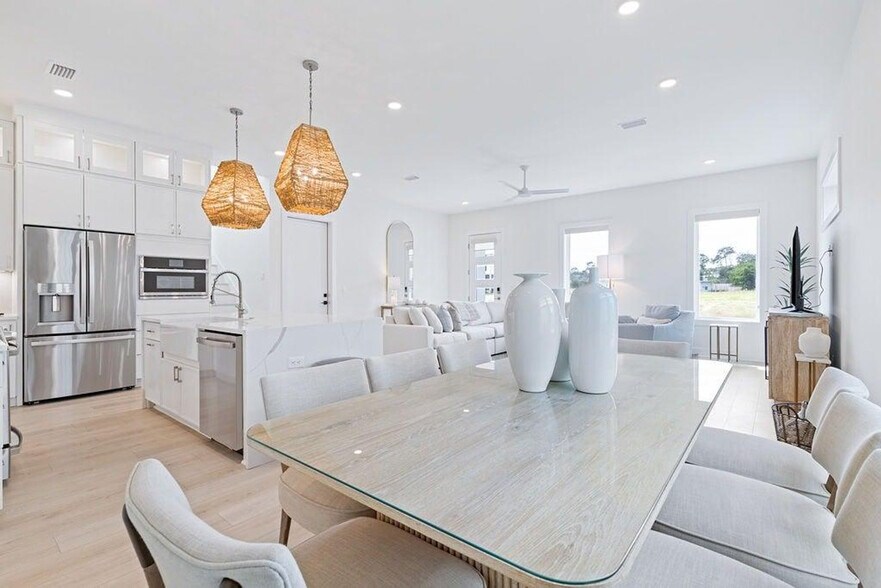 Building Photo - 68 Sarah St