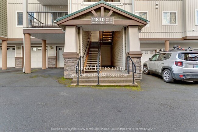 Building Photo - Beautiful Must See Two Bedroom Condo in Ce...