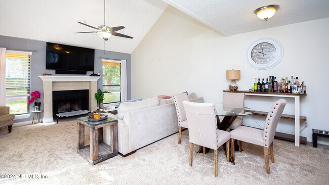 Building Photo - 437 W 9th St