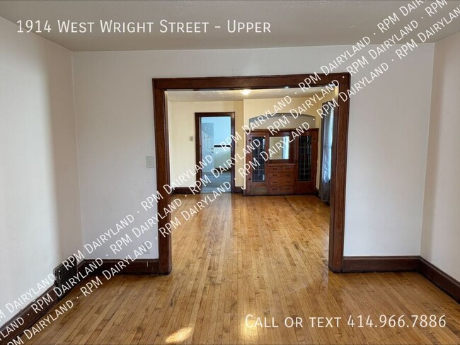 Building Photo - Classic 2-Bedroom Apartment with Old-World...