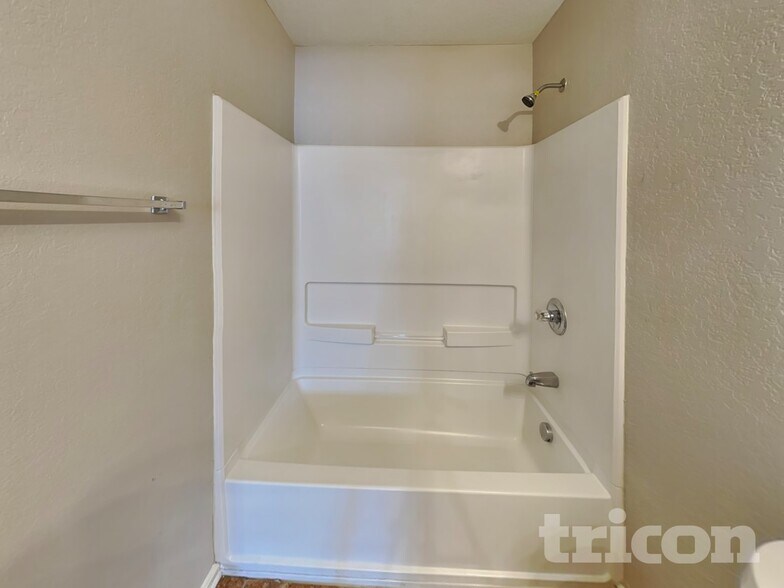 Building Photo - 7923 Horse Hollow