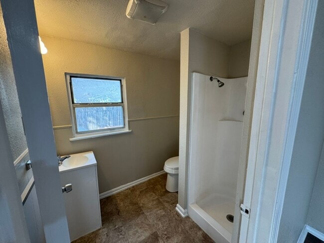 Building Photo - 3 Bed / 2 Bath Home in South San Antonio – Easy Access to I-10 & I-37