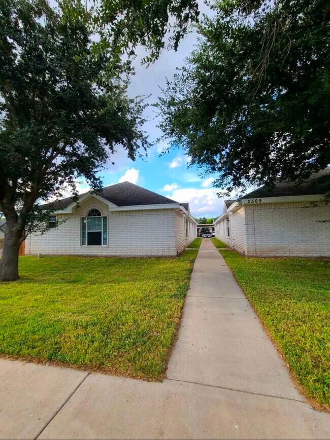 Primary Photo - 4plex Edinburg