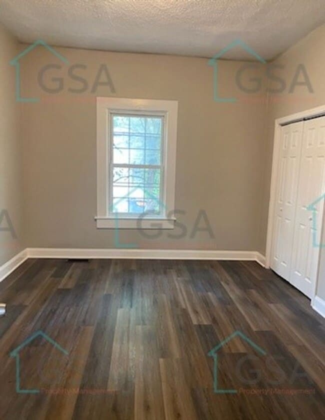 Building Photo - 2 Bedroom 2 Bath Available!