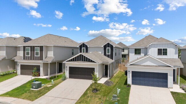 Building Photo - "Spacious 4-Bed Oasis with Granite Counter...