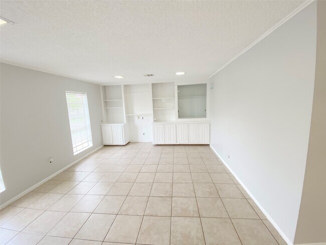 Building Photo - 8214 Riptide Dr