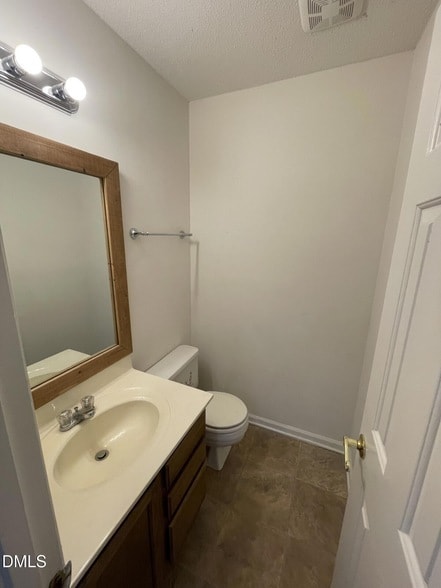 Building Photo - 121 Winners Cir