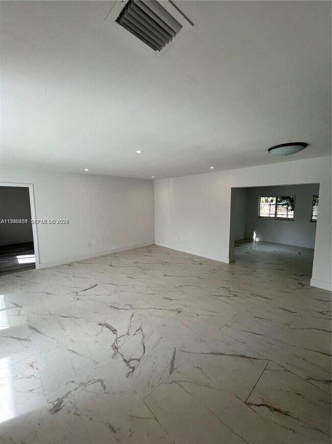 Building Photo - 971 NW 200th Terrace