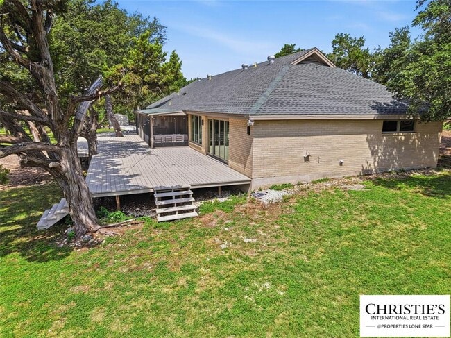 Building Photo - 8901 Grandview Dr
