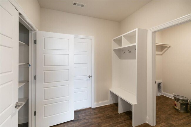 Building Photo - 411 Linda Ln