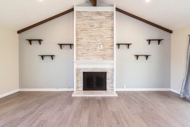 Building Photo - **Remodeled** spacious 5 bedroom home!!!