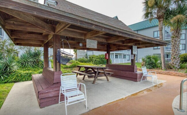 Building Photo - 497 Plantation Rd