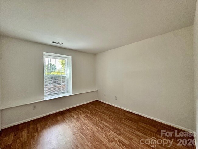 Building Photo - 1645 Arlyn Cir