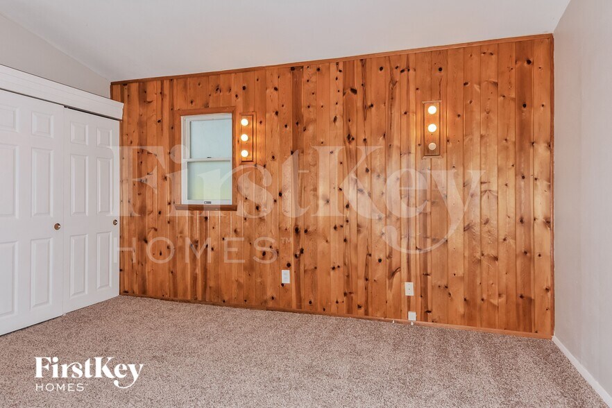 Building Photo - 2440 Cherry Ln