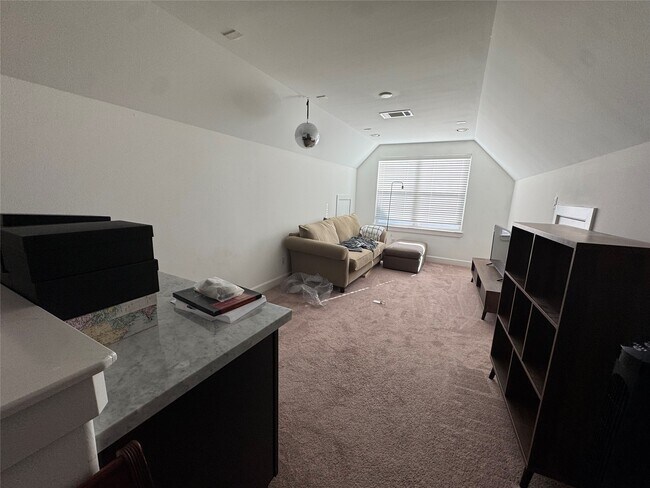 Building Photo - 902 W 20th St