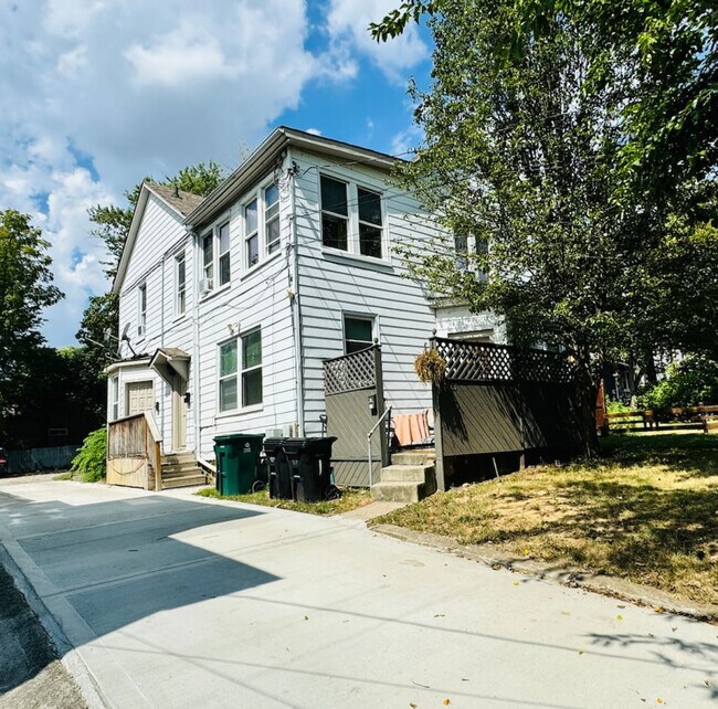 Building Photo - 5651 Ridge Ave