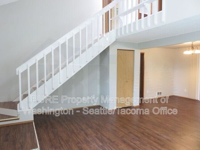 Building Photo - 511 Malibu Dr SE