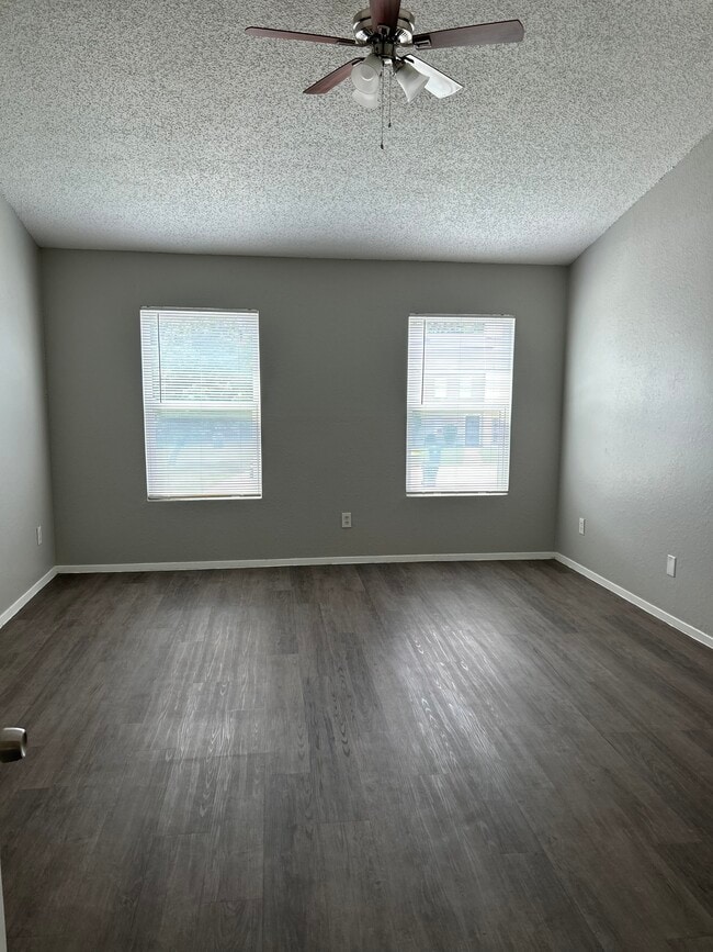 Building Photo - 2140 Aspen Dr