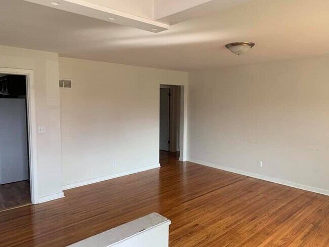 Building Photo - 1217 Highland Ave