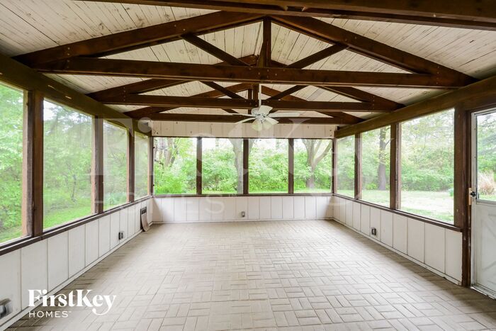 Building Photo - 186 River Valley Dr