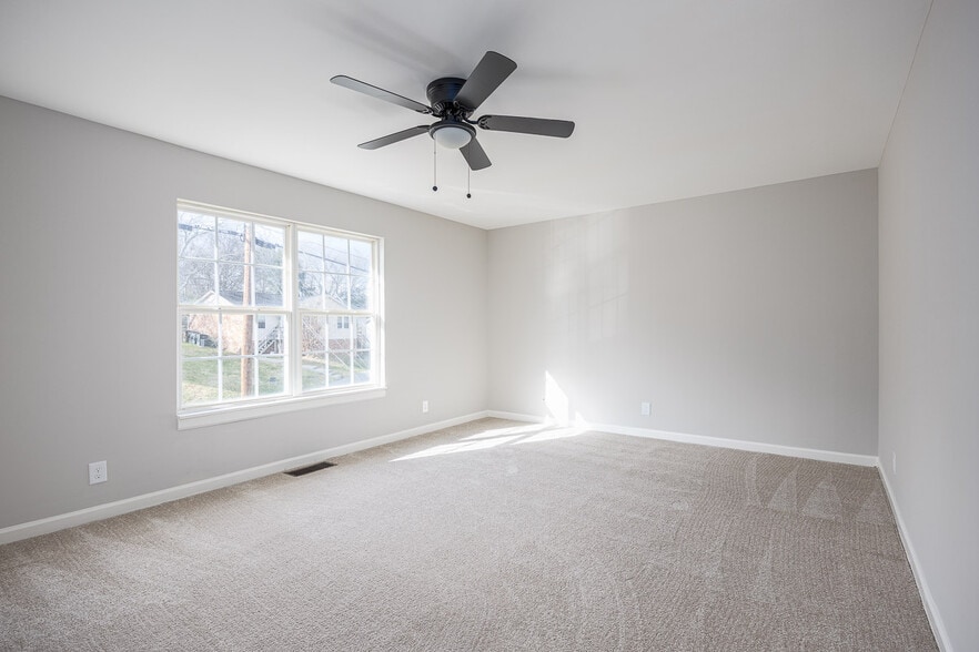 Building Photo - 3317B Niagara Dr
