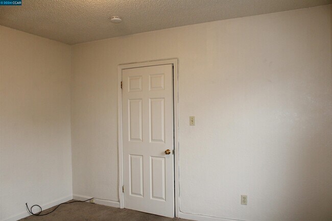 Building Photo - 578 Civic Center St