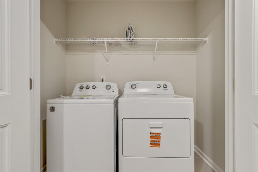 Building Photo - Room in Townhome on Chestnut Trce