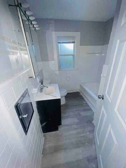 Building Photo - 13934 Montrose St